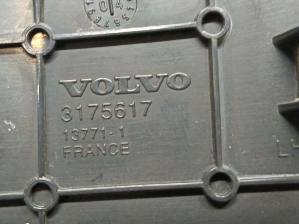 Наклдака крана ручного тормоза  б/у для Volvo FH (2000-2008) - 1